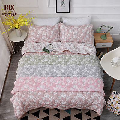 Pure polyester yarn dyed jacquard bed throw with lovely flower